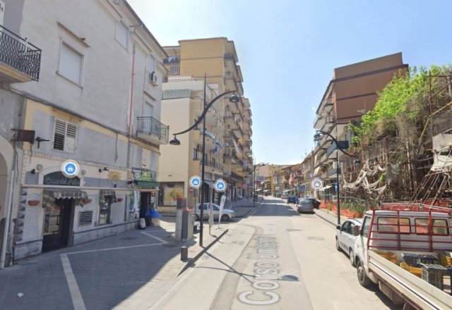 Commercial premises of 60sqm on 2 levels, Corso Umberto