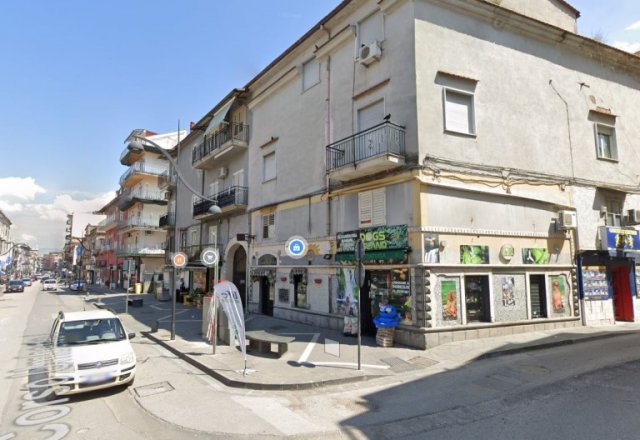 Commercial premises of 60sqm on 2 levels, Corso Umberto