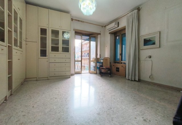 Large apartment located in the Resina area