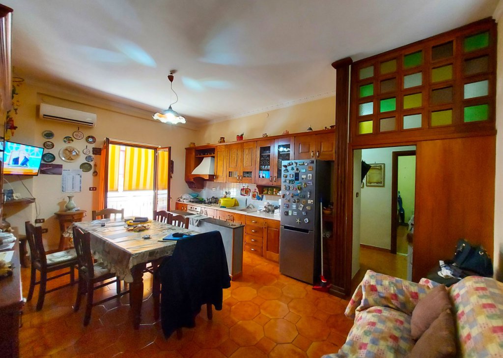 Sale Apartments Napoli - 3 bedroom apartment with kitchenette, garage and cellar Locality 